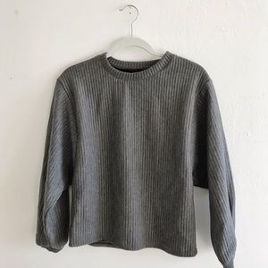 grey ribbed cropped long sleeve pullover
